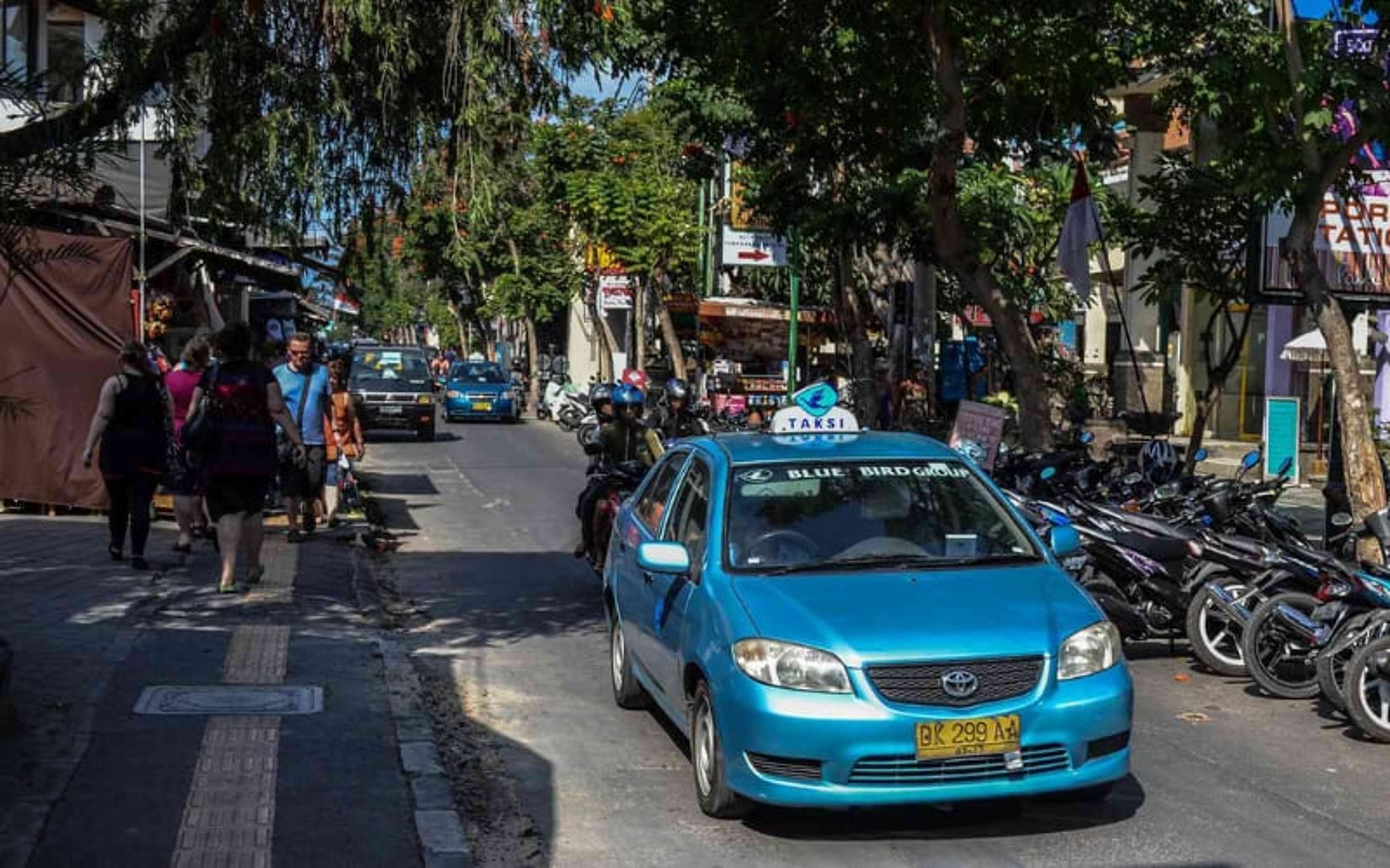 Getting around in Indonesia by taxis