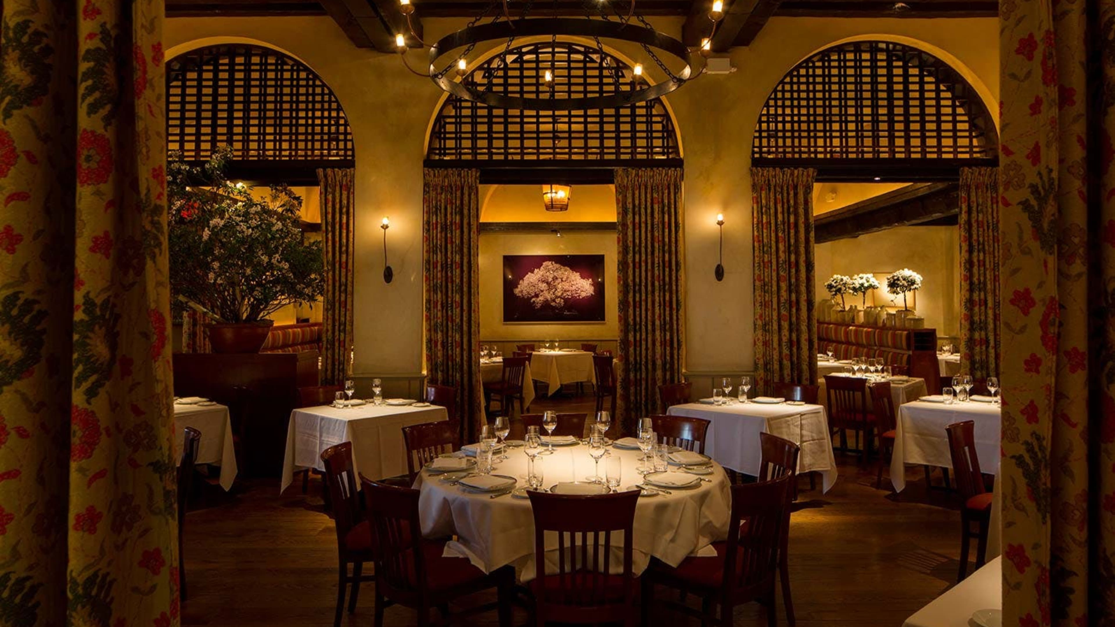 Christmas things to do in NYC for couples - Dinner at Gramercy Tavern