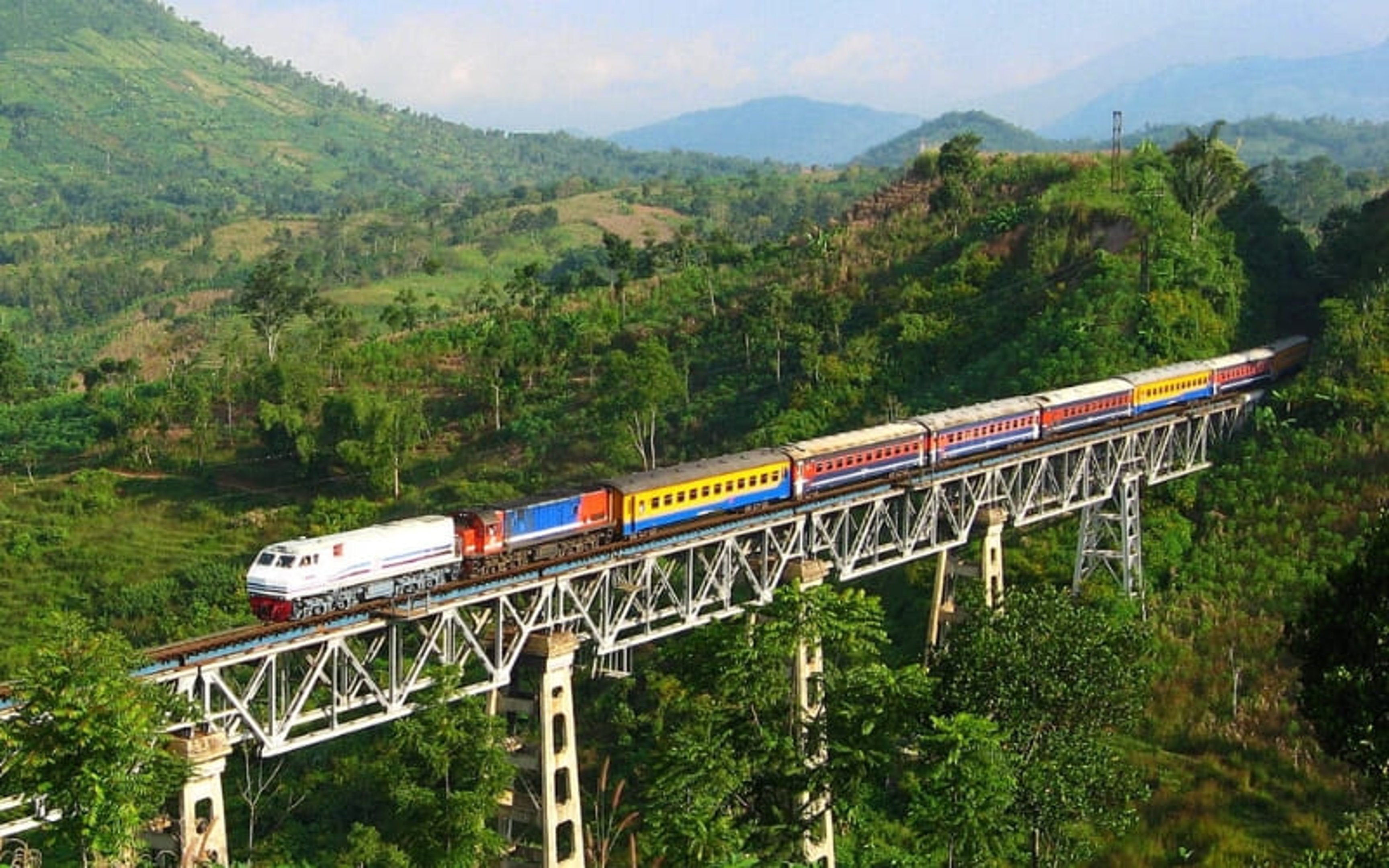 Getting around in Indonesia by train