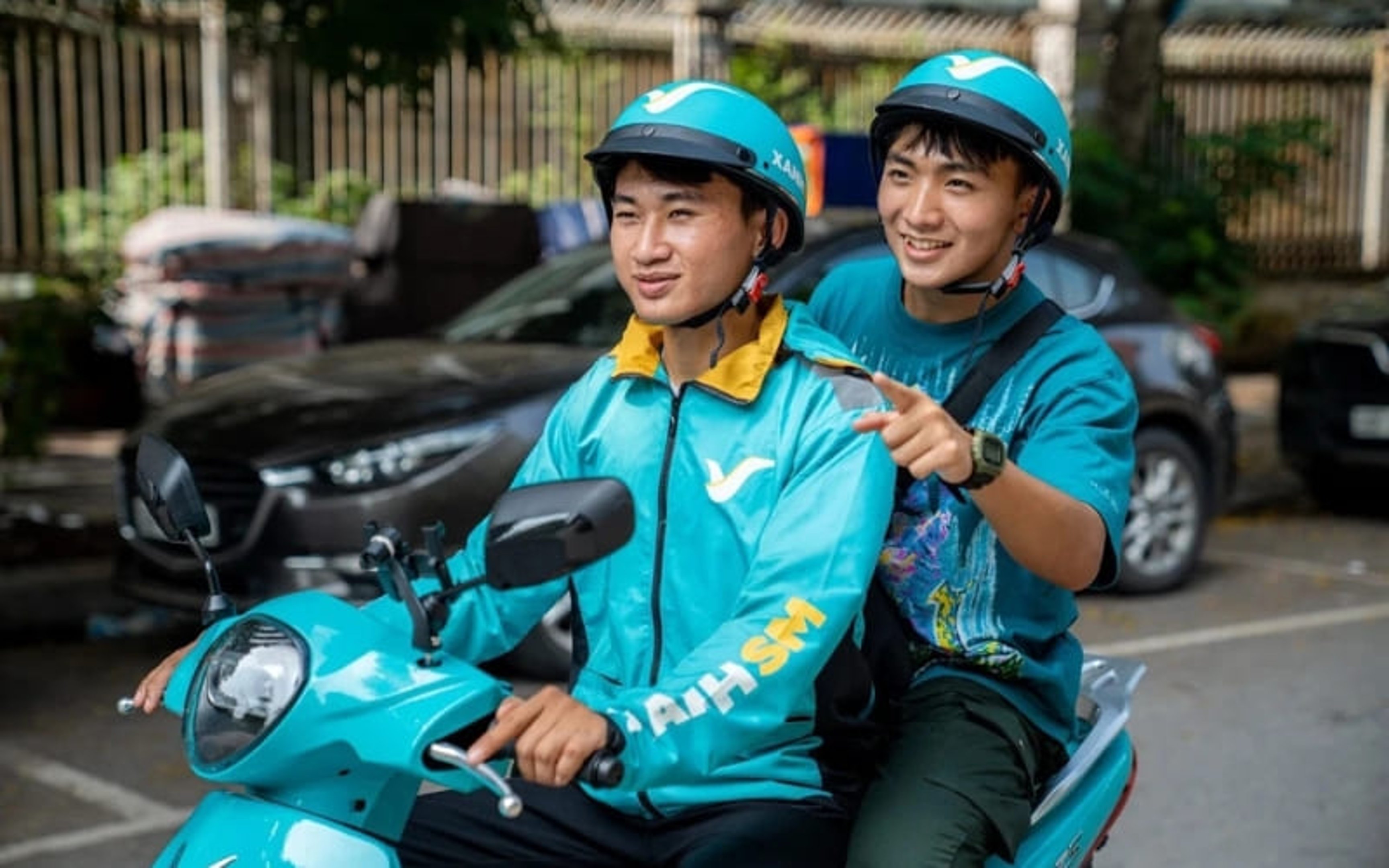 get around vietnam using ride-hailing services