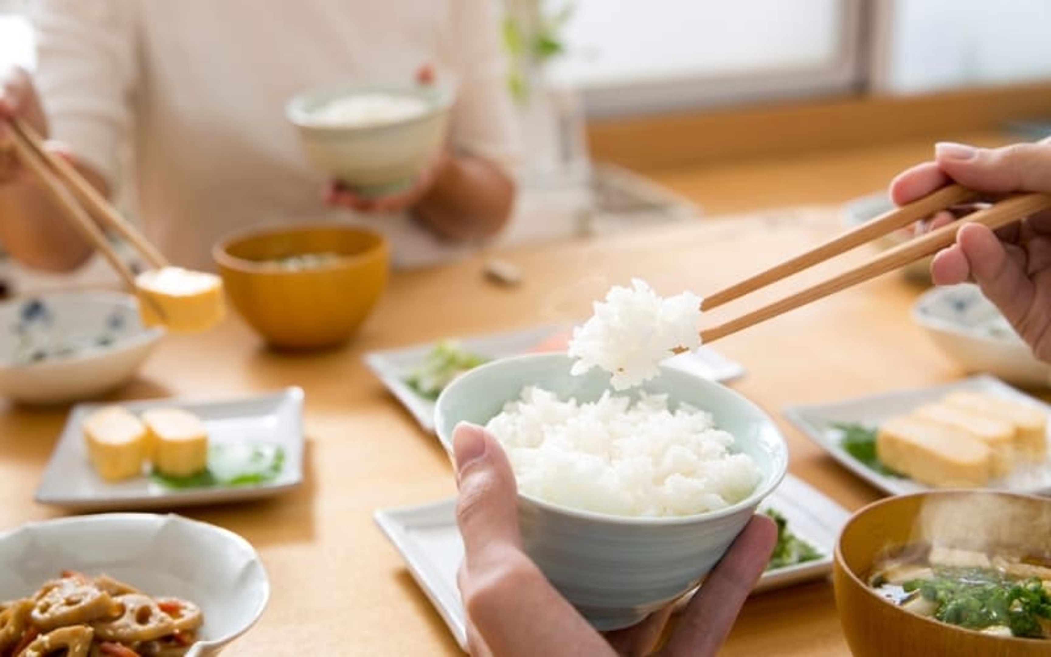 Japan travel tips - Use chopsticks properly