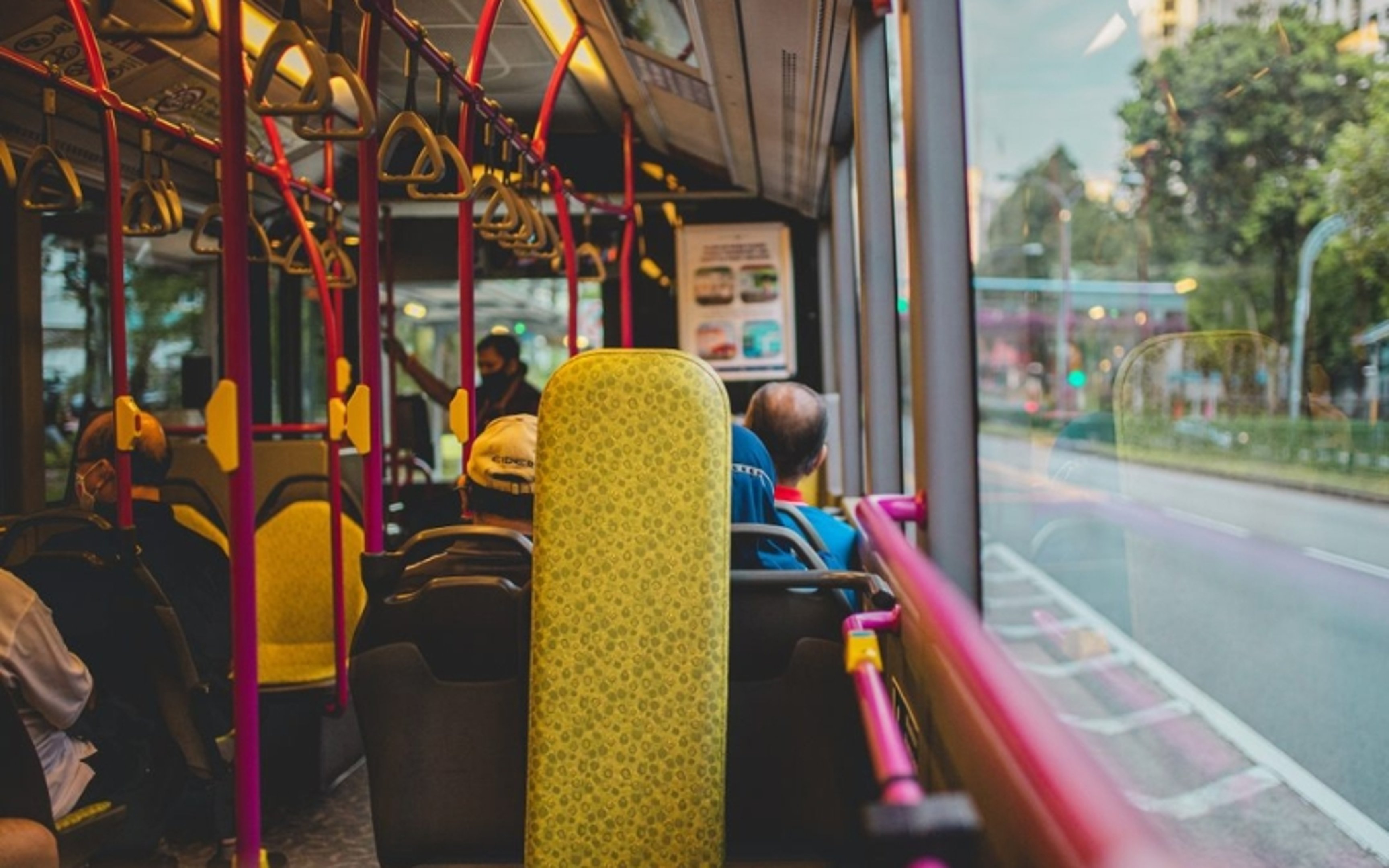 how to get around singapore by bus