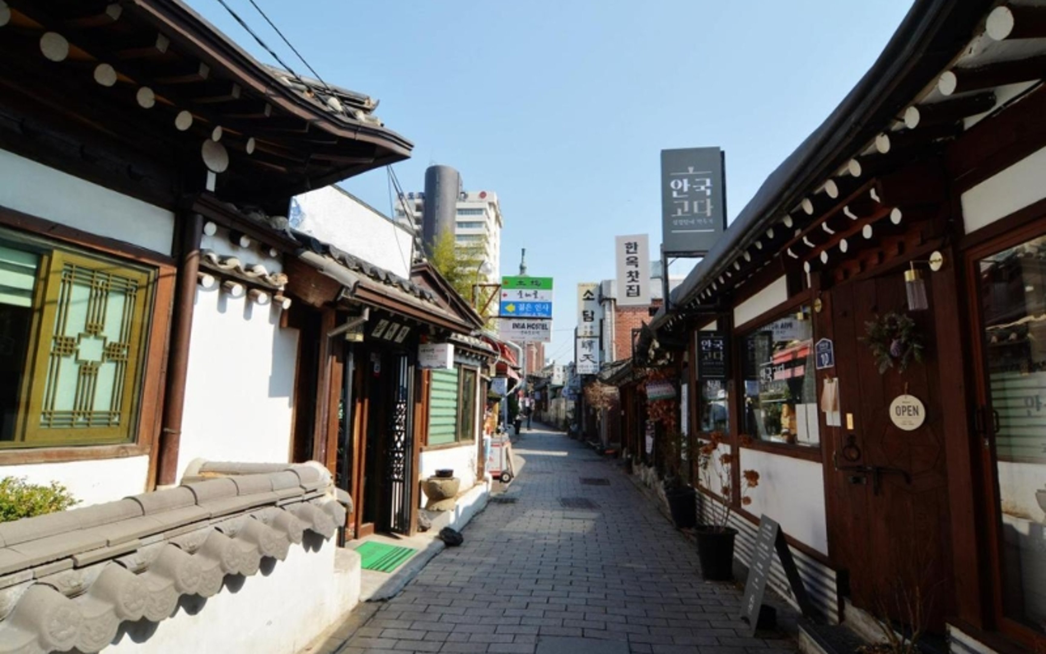 Insadong is where to stay in Seoul for Foodies