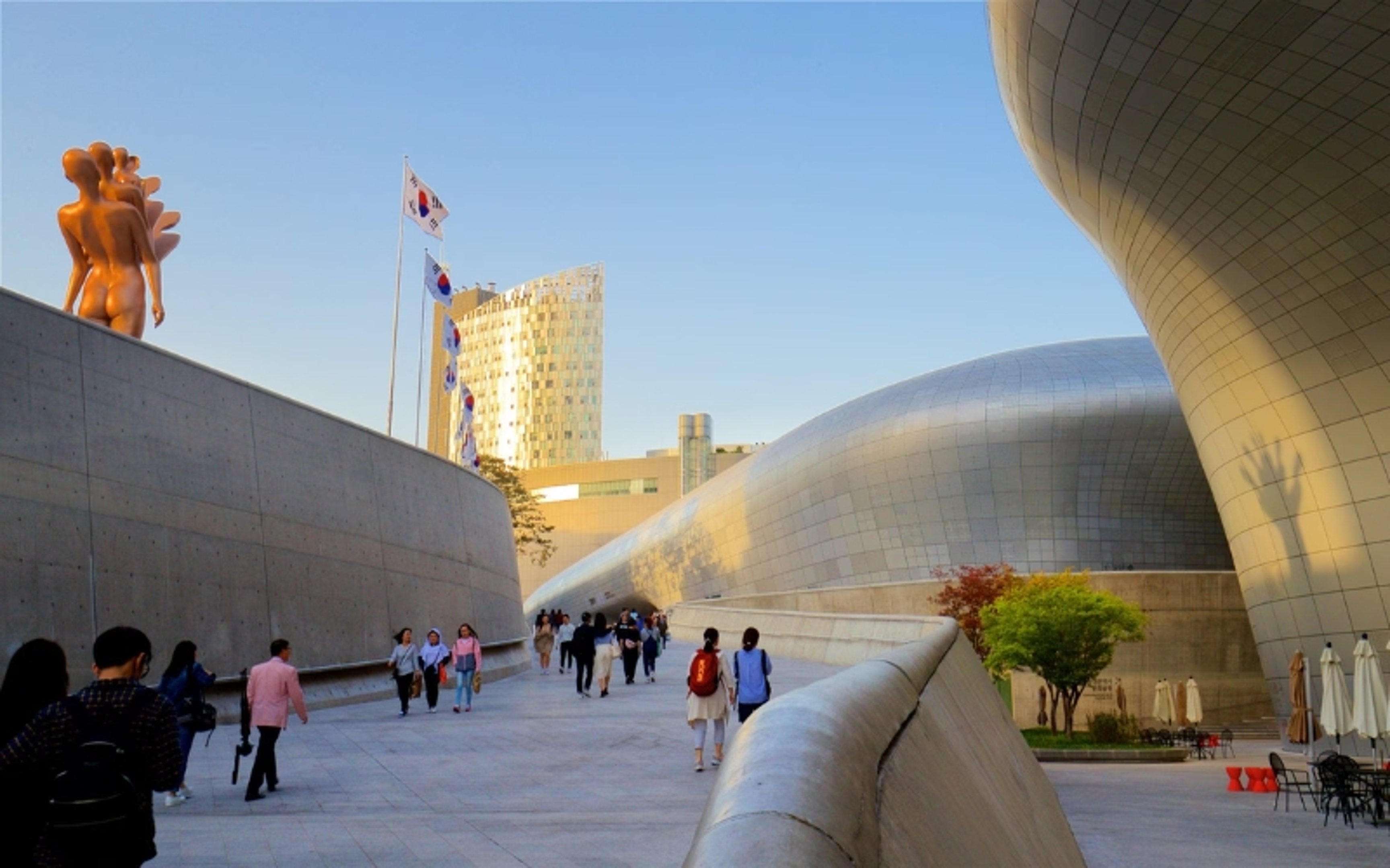 south korea itinerary - Dongdaemun Design Plaza