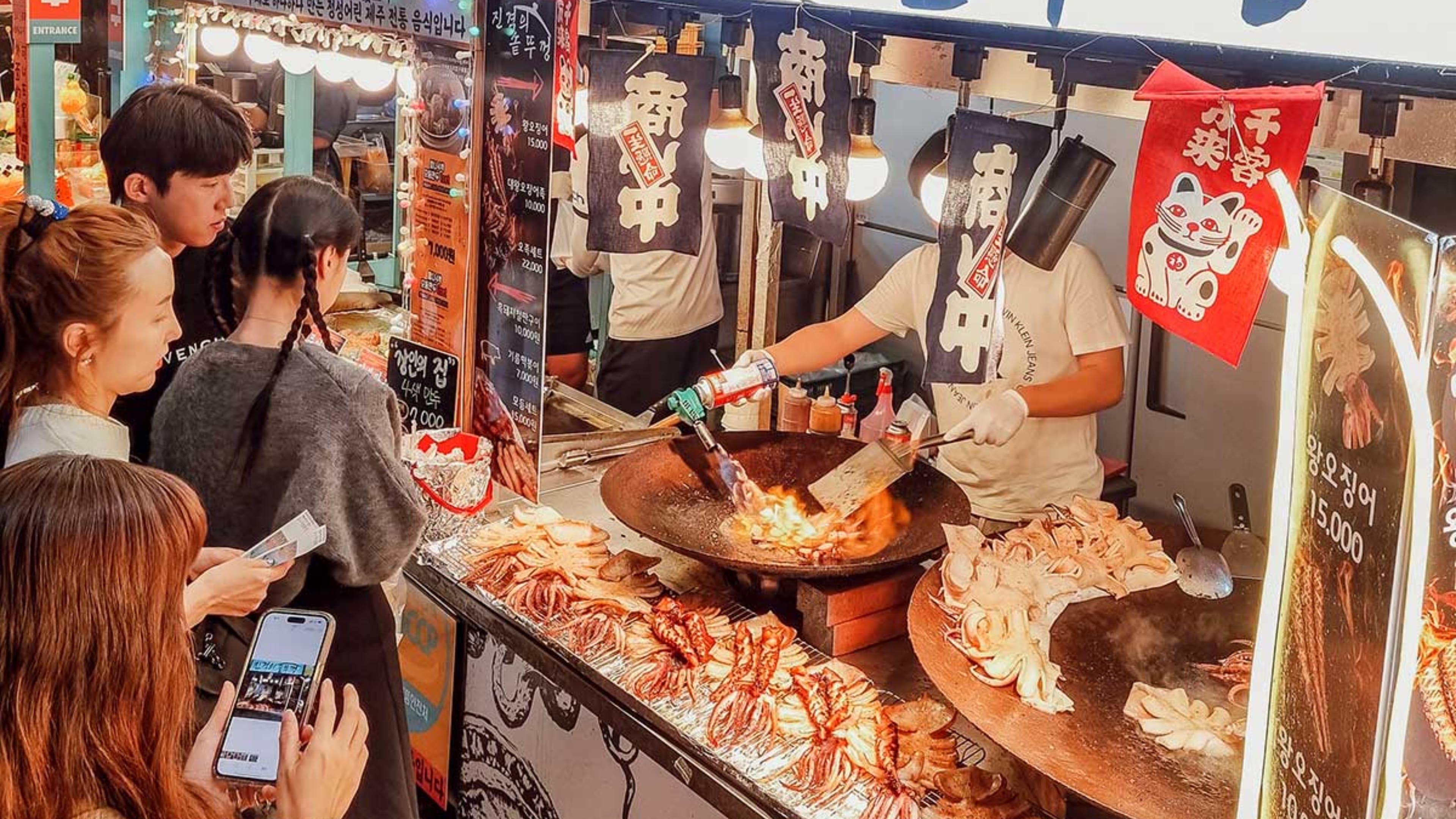  things to do in Jeju at night - visit Dongmun Night Market