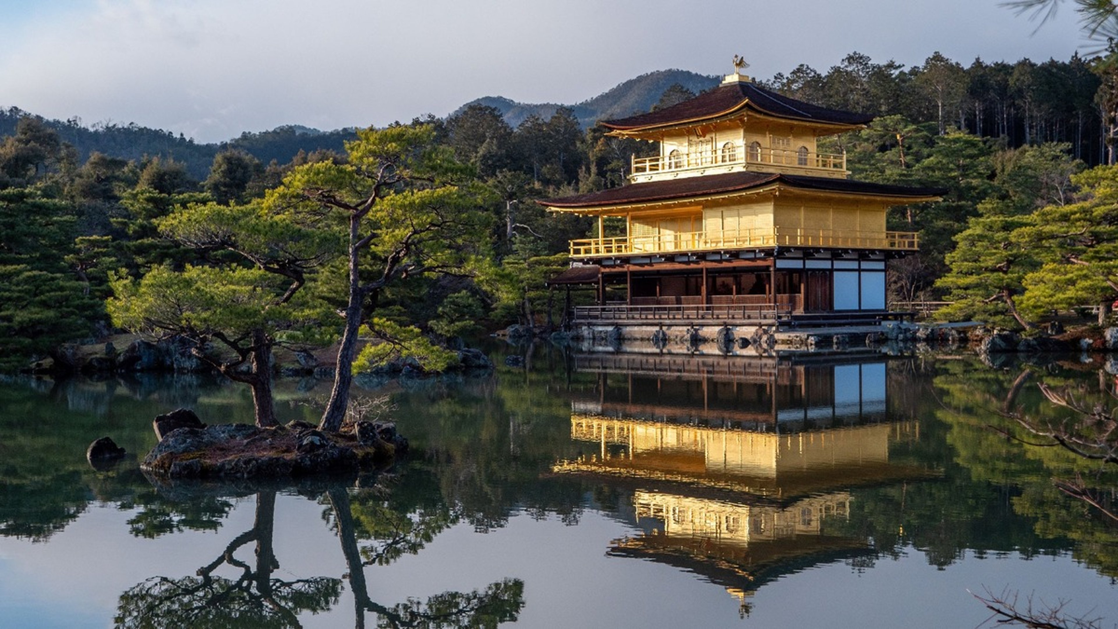 itinerary for 10 days in japan - visit Golden Pavilion