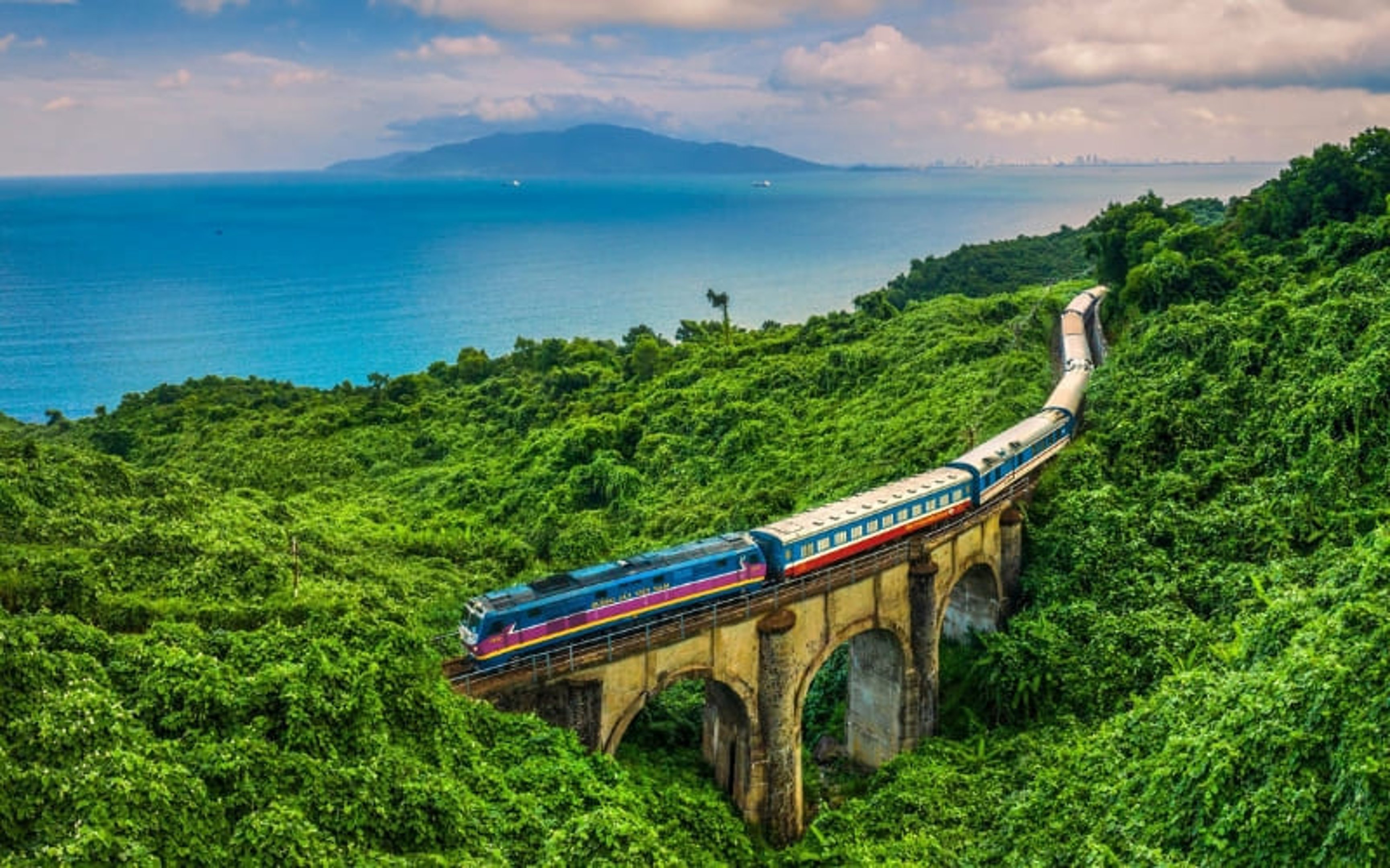 how to get around in vietnam by train