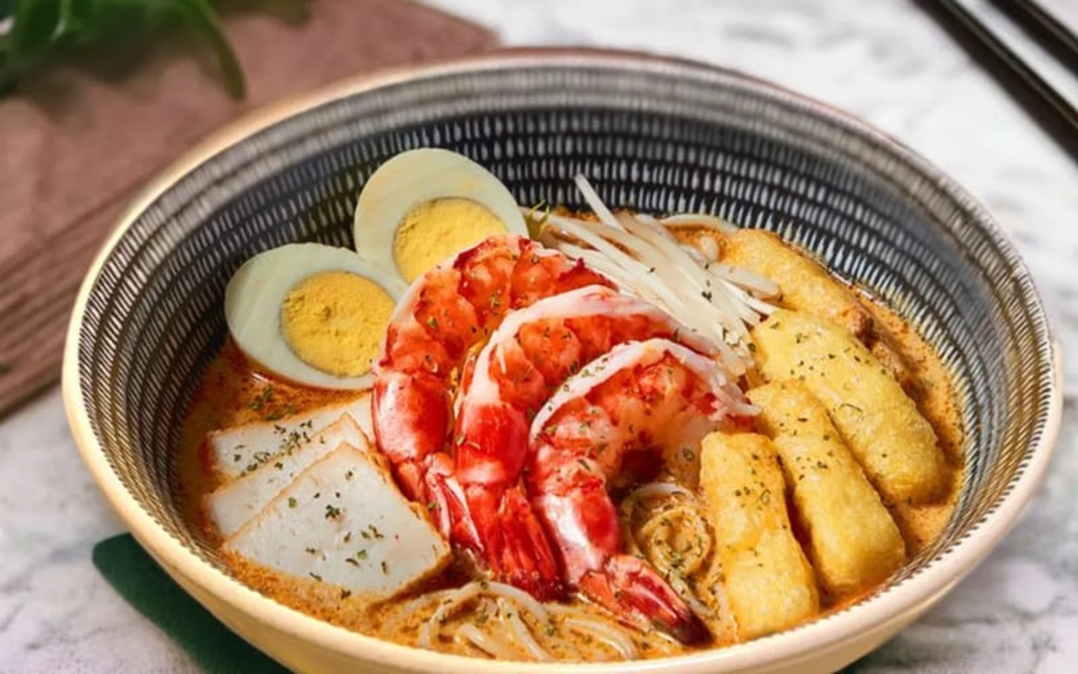 Laksa is the Best Food in Singapore with Spicy Favors