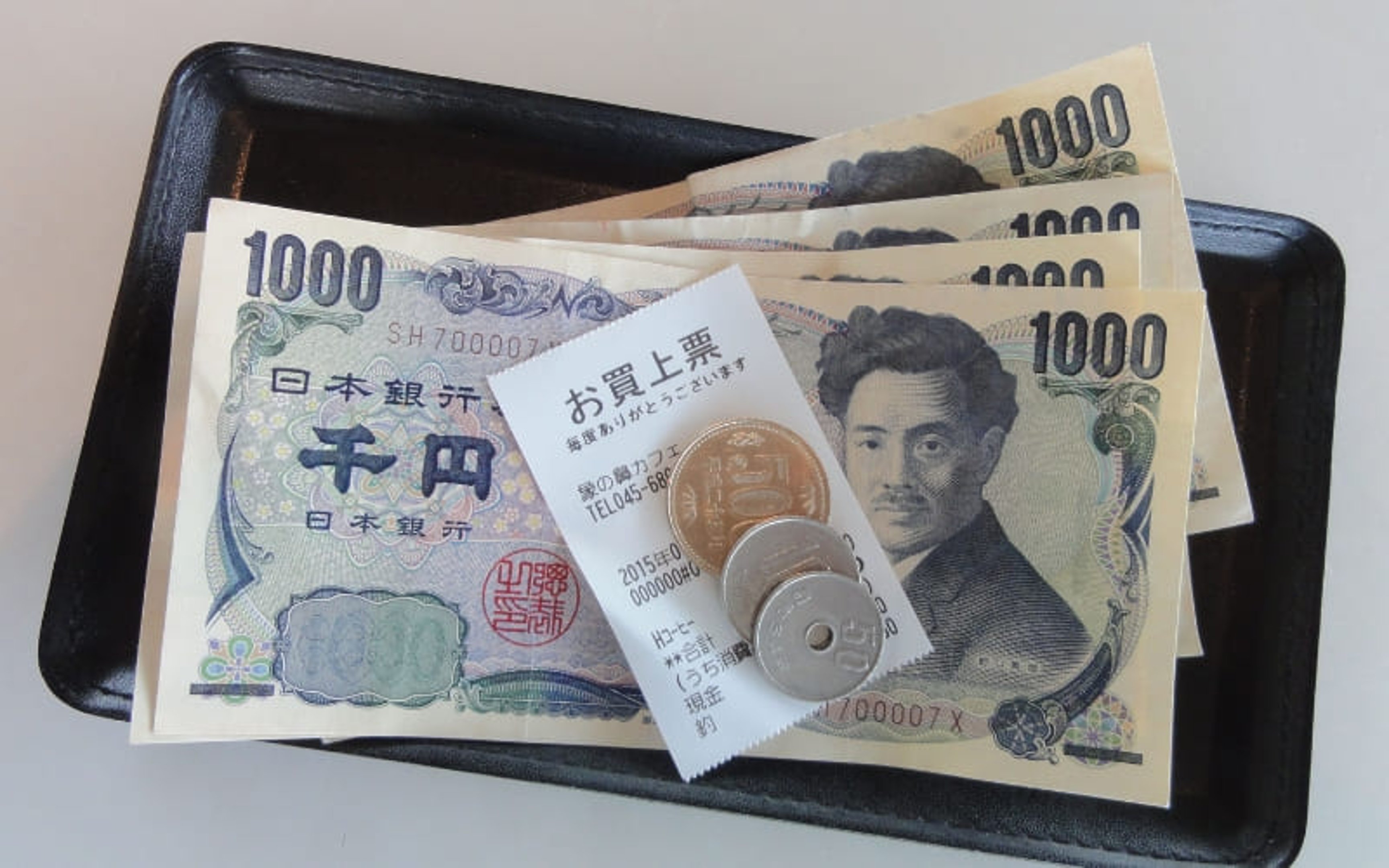 Japan travel tips - Pass money through the money tray