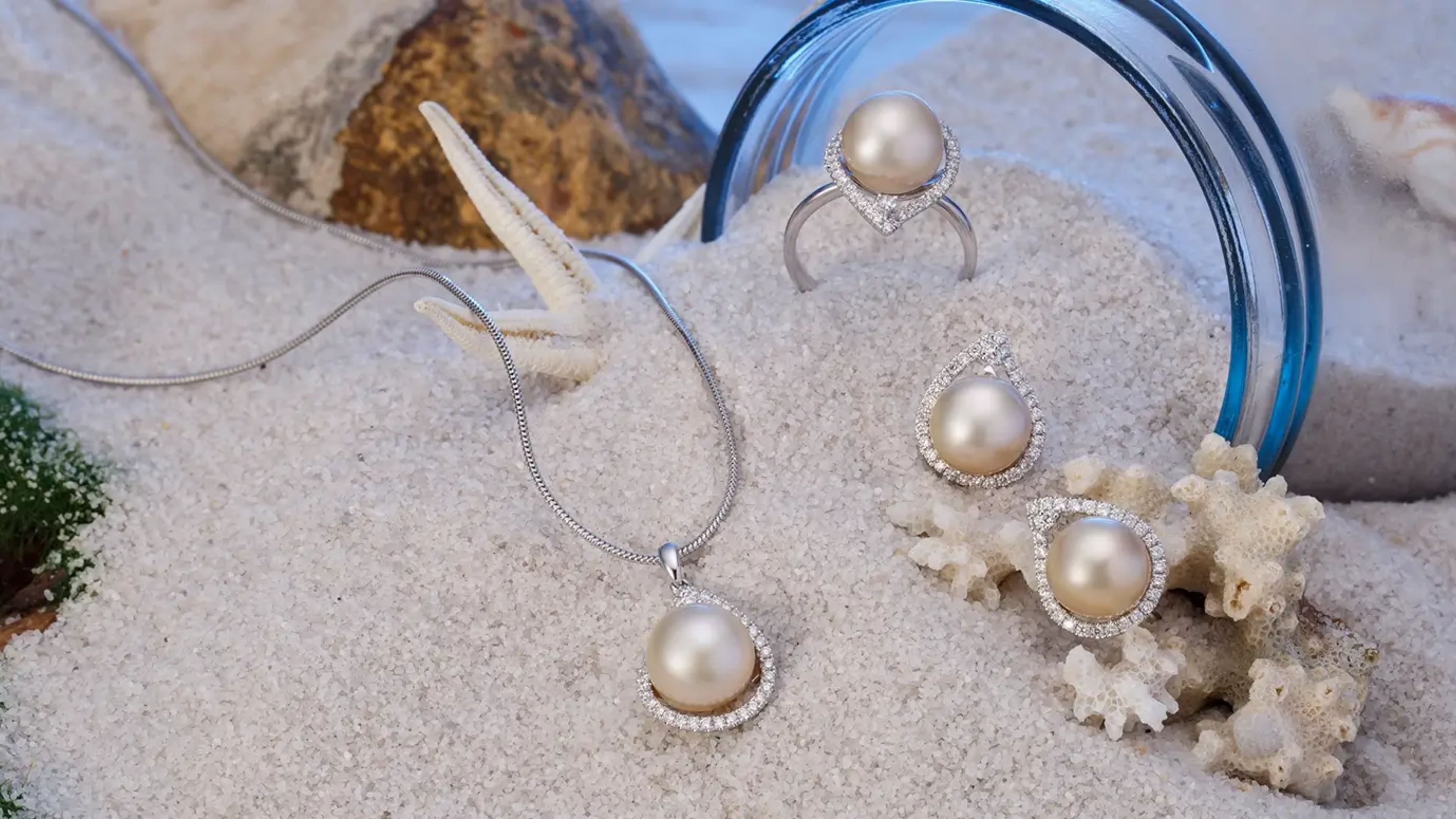 Pearl Jewelry is among things to buy in vietnam