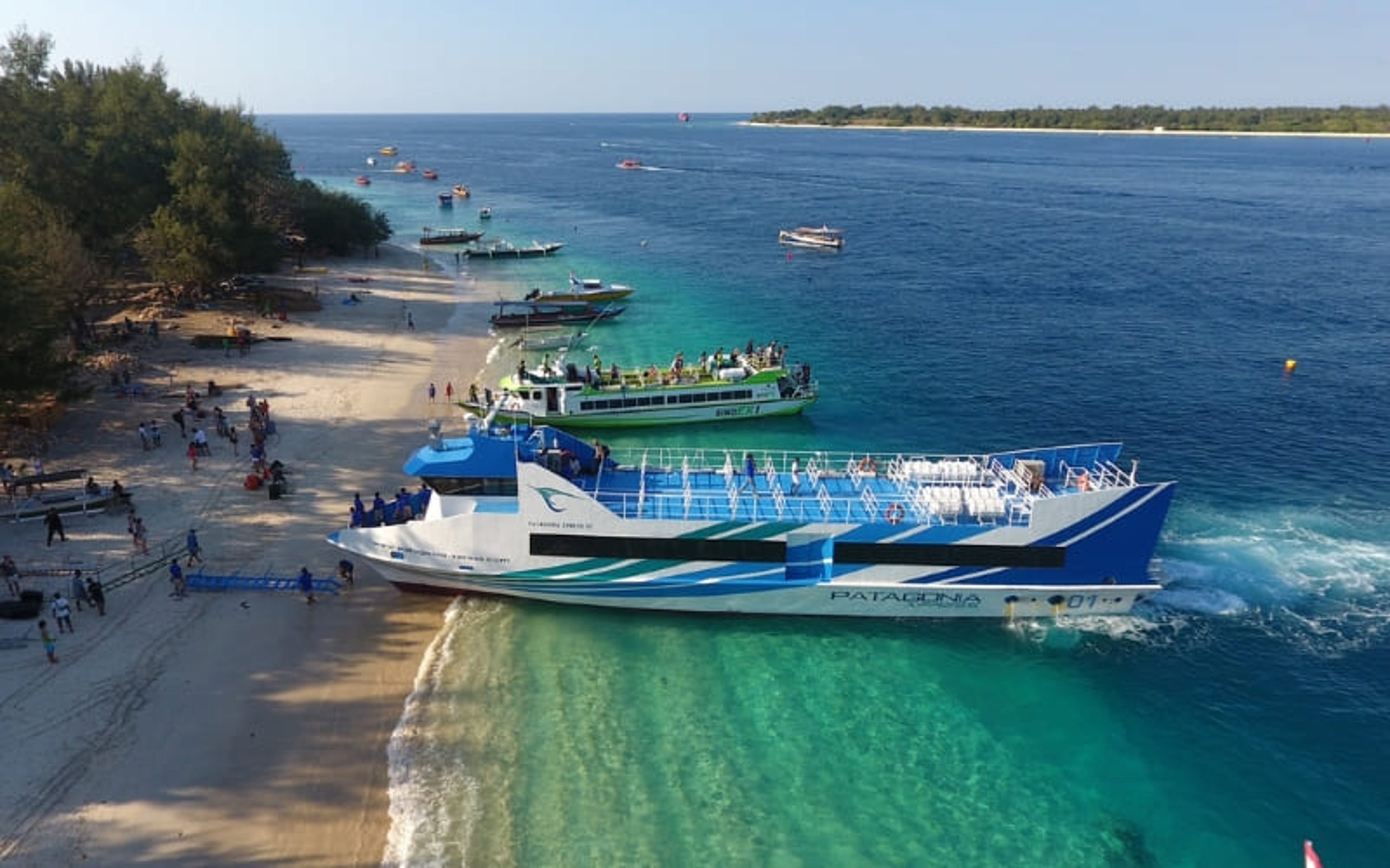 Getting around in Indonesia by boats