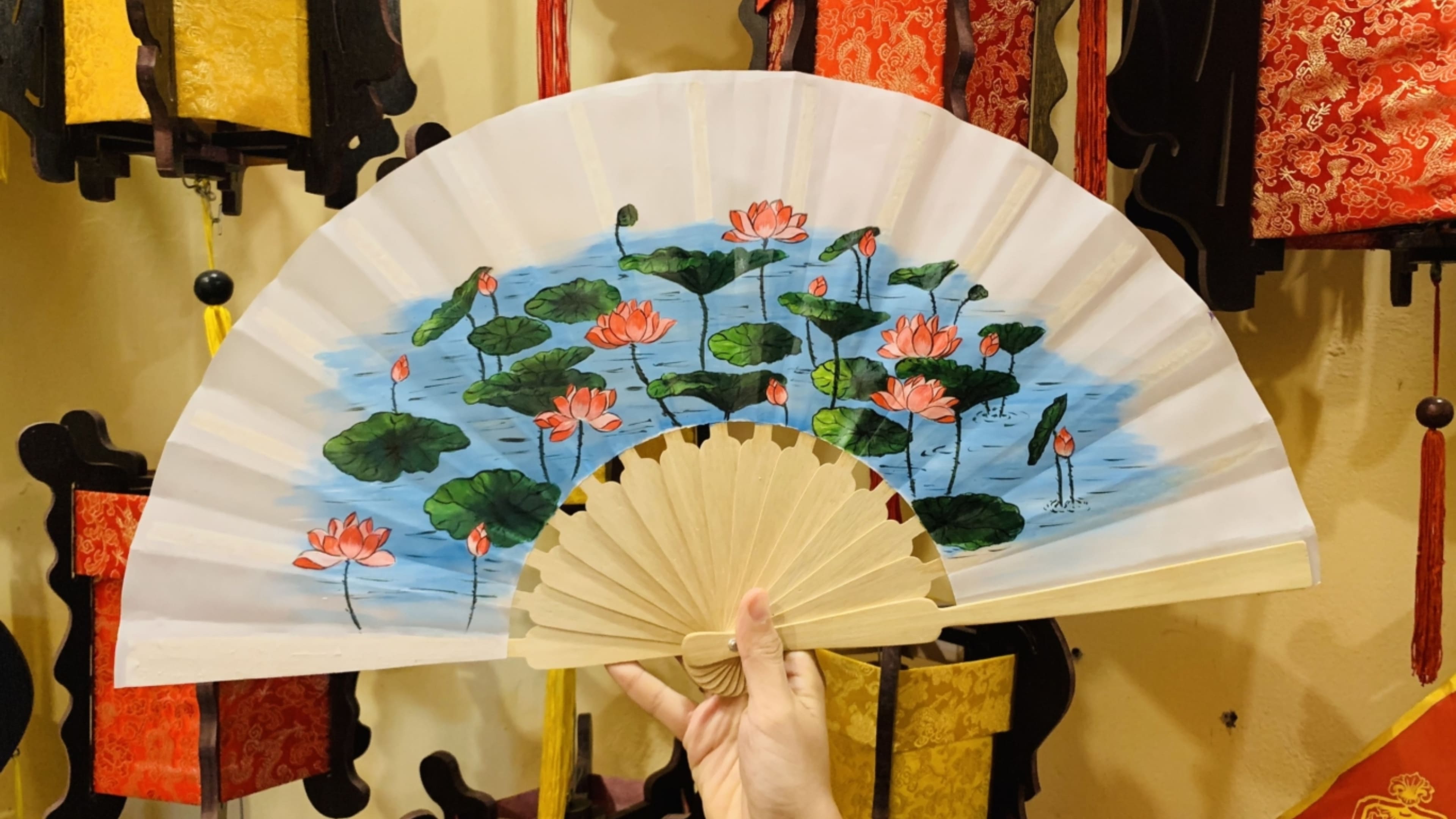  Hand Fans are cheap things to buy in vietnam