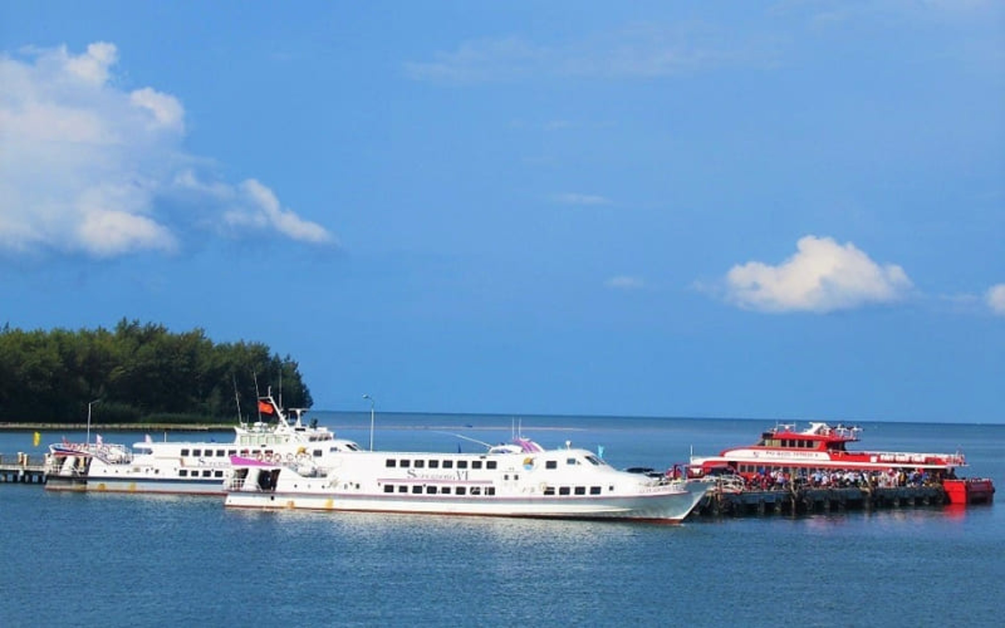 how to get around in vietnam by ferries