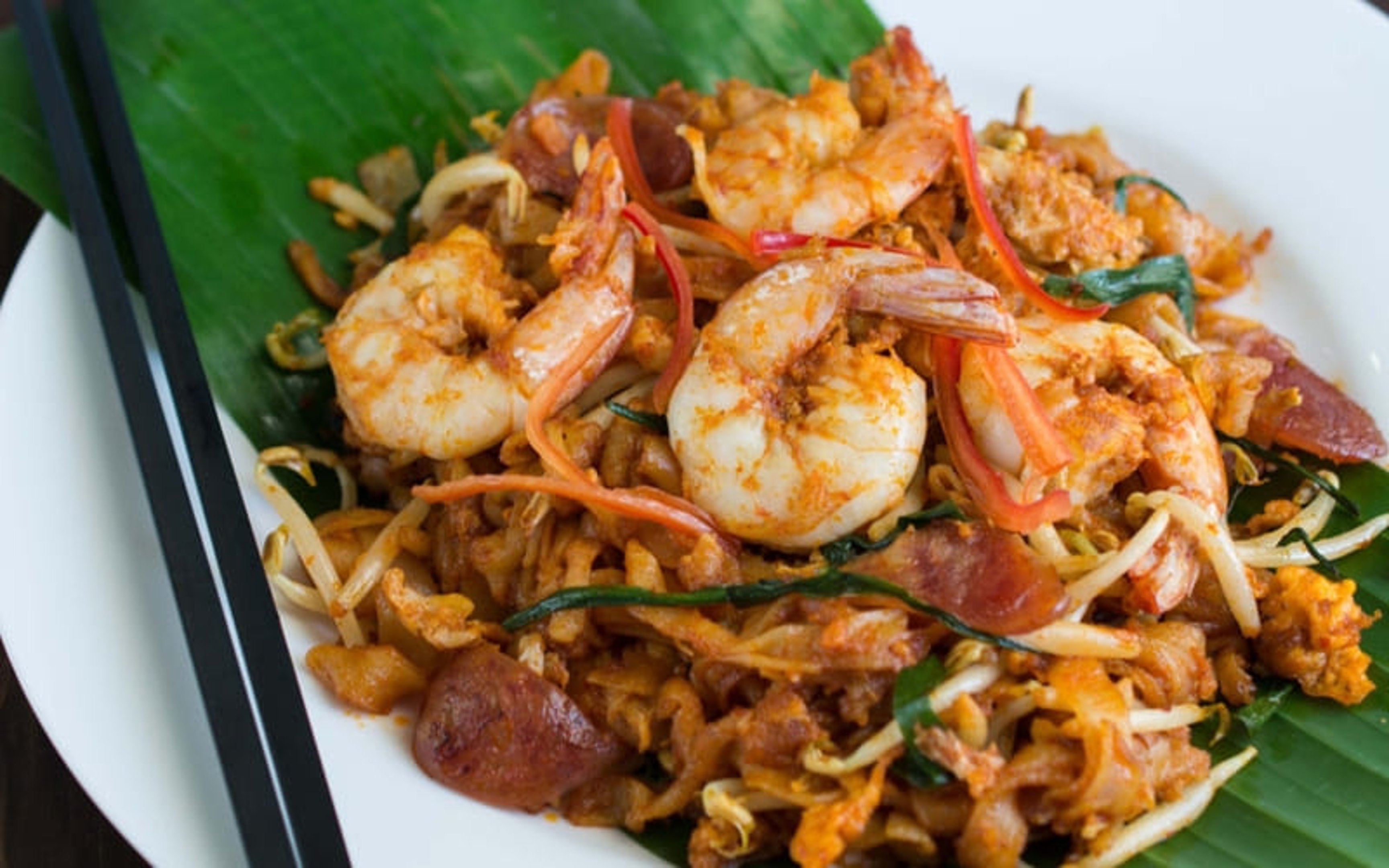 Char Kway Teow is what to eat in Singapore 